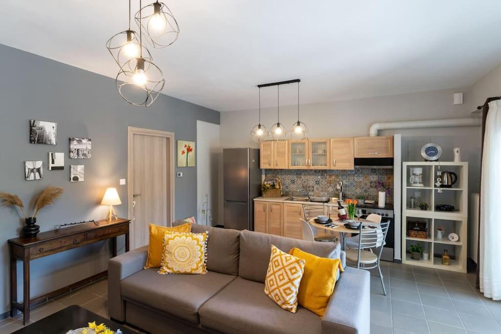 Elenis Cozy Apartment 라리사 외부 사진